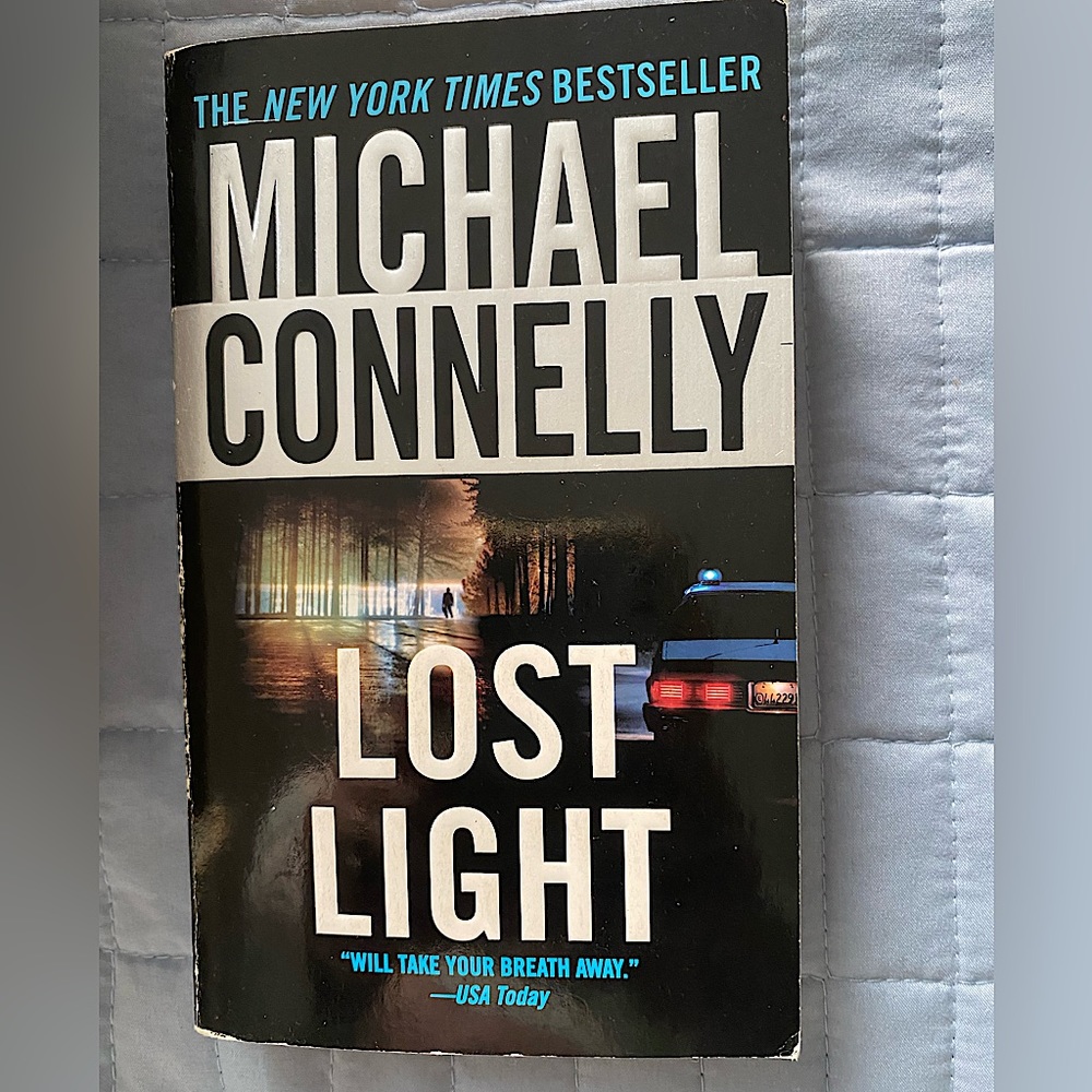 Book: Michael Connelly paperback “Lost Light”